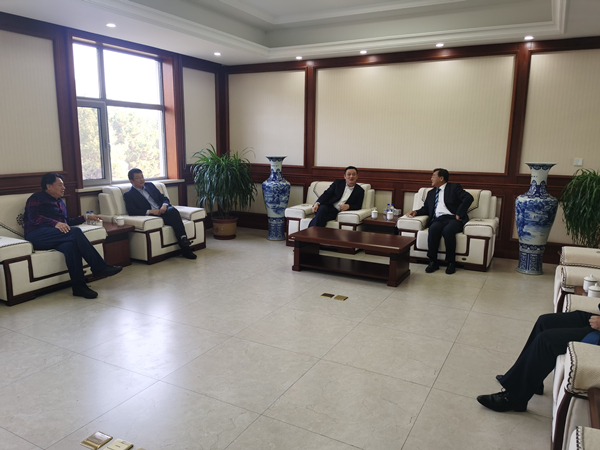 1.王岩董事长、、、马秉臣副董事长陪同调研_副本.jpg